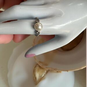 Sterling silver solitaire Pearl and Cubic Zirconia Ring Classic delicate SZ 8.5